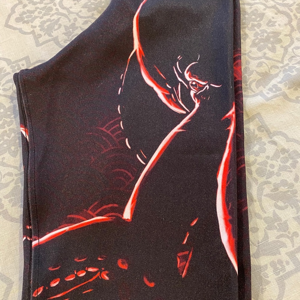 Beautiful workout leggings. Run small.